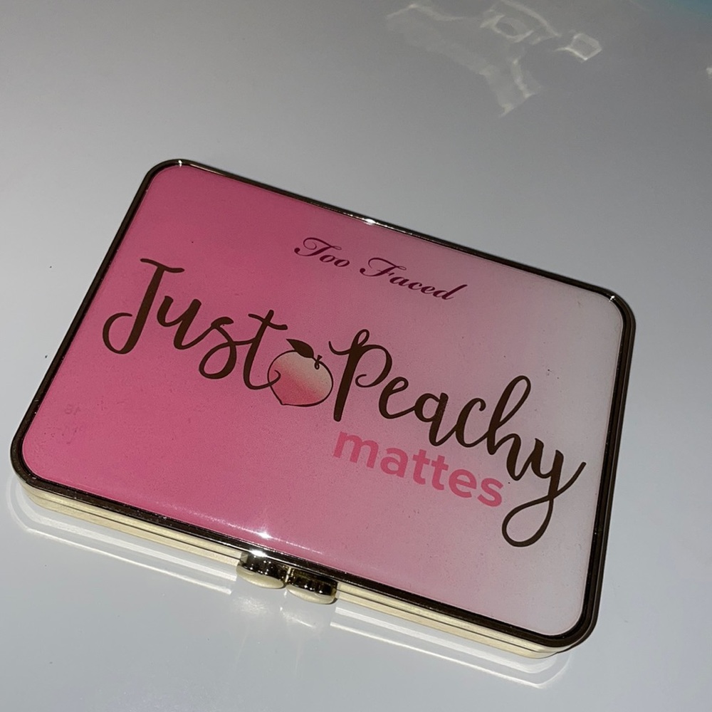 Too Faced Just Peachy Mattes palette